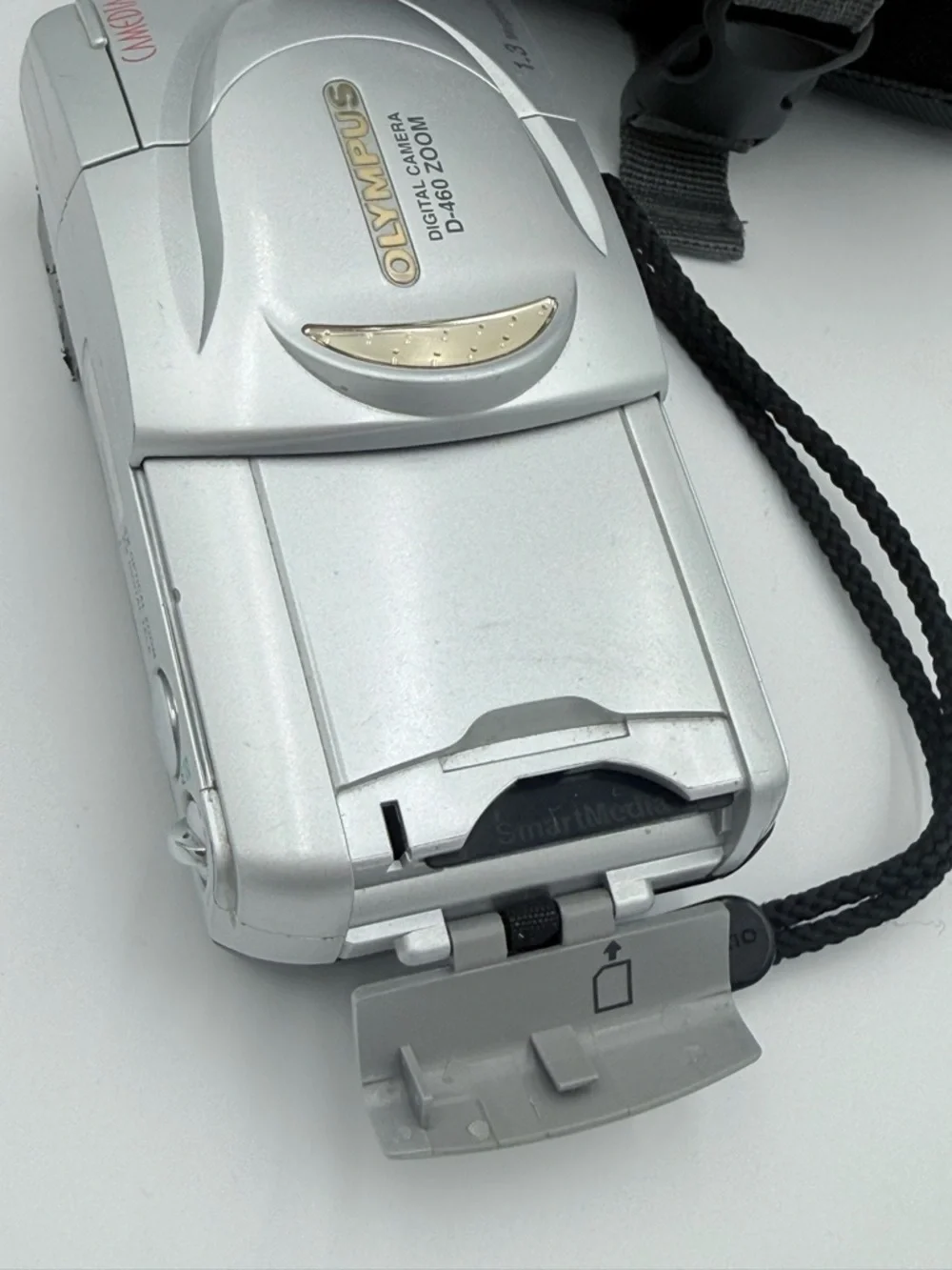 Olympus CAMEDIA D-460 Zoom 1.3MP Digital Camera, Case & 1 Memory Card - Tested!